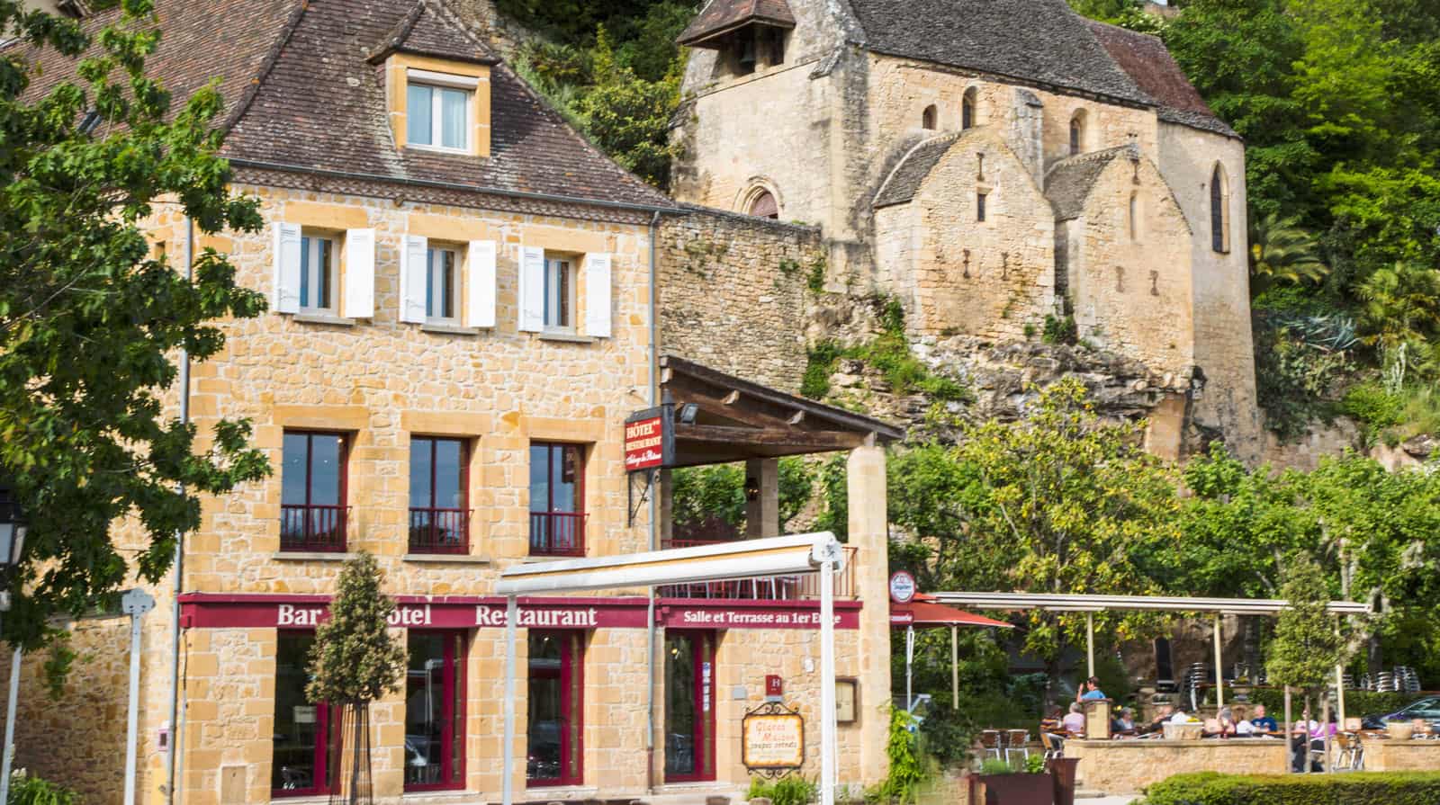 El Restaurante La Roque Gageac Auberge Des Platanes